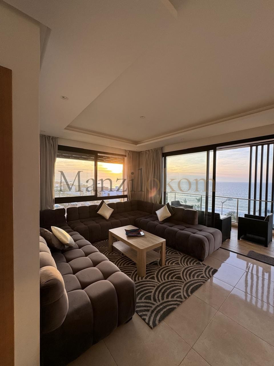 Appartement prestigia plage des nations vue sur mer 