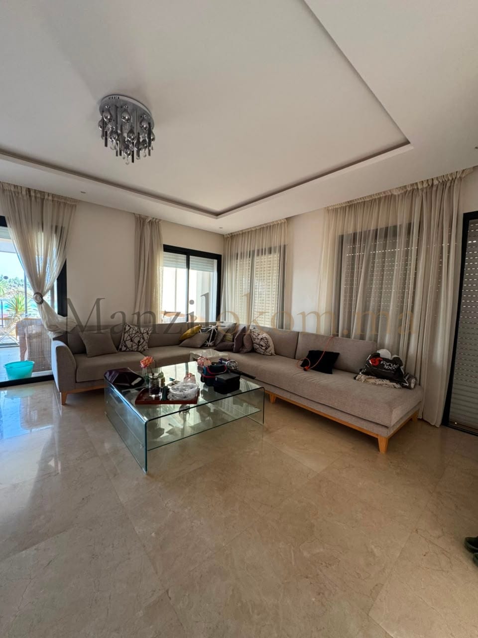 Appartement lumineux avec grande terrasse — 170 m² trois chambres non meublée prestigia Hay riad